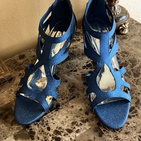Easy Street alive five metallic blue pump - Picture 6 of 6